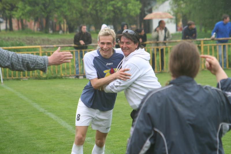 Ondra Zýbal a Vrabčák po vstřelené třetí brance